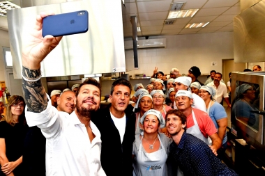 Para la foto: Massa recorrió junto a Tinelli una escuela en el conurbano bonaerense