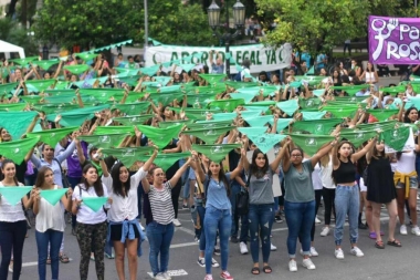Tras confirmase fecha en el Senado, convocan "Pañuelazo" por el aborto legal en La Plata