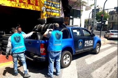 Policía de la Ciudad le pinchó el negocio a roba ruedas: secuestraron 500 neumáticos