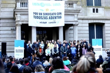 La lista “Celeste y blanca” del gremio docente de la UNLP presentó a sus candidatos