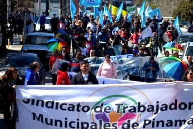 Un reclamo de trabajadores municipales paraliza la campaña electoral en Pinamar