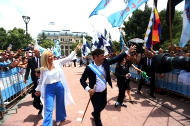 Kicillof celebró el aniversario de la provincia de Buenos Aires con un palito a Milei