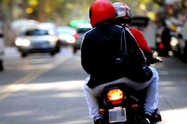 Necochea: motochorros arrastraron por el piso a una jubilada para robarle