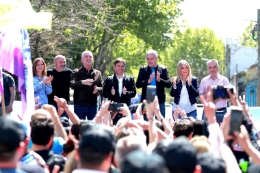 Kicillof abrió la caravana en el kilómetro 0 del peronismo: "Ninguna familia puede votar a la derecha”