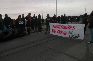 Crisis avícola en Roque Pérez: trabajadores fueron recibidos por Sarquís en La Plata