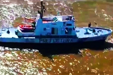 Estaban boyando: personal de Prefectura secuestró 300 kilos de cocaína que flotaban en el Río de la Plata