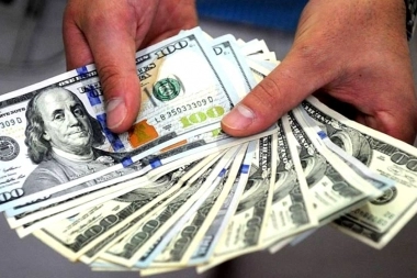 ¿Efecto Massa?: el dólar blue se ubicó por debajo de los $300