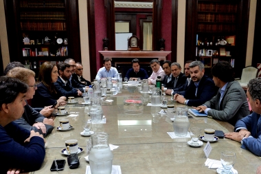 Tras reclamo de Vidal a La Rosada, Peña bajó a Provincia y participó de reunión de Gabinete