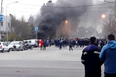 Entre tiros y corridas: así se cruzaron dos facciones de la UOCRA en la entrada de YPF