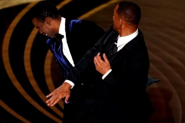 Video: el escandoloso golpe de Will Smith a Chris Rock en la entrega de los Oscars