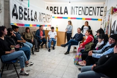 Abella se reunió con los vecinos del barrio Lubo para conocer sus inquietudes