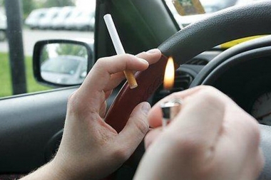 Conducir y no fumar: niegan que el proyecto afecte a muchos y apuntan a “un cambio cultural”