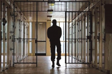 Ante quejas, la Corte bonaerense le exige a Alak “intensificar” controles sanitarios en cárceles