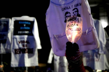 Marcha de antorchas: pidieron justicia por Sandra y Rubén a un año de la explosión en Moreno