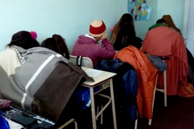 En pleno invierno y con la ola polar, denuncian escuelas sin gas ni calefacción en la Provincia