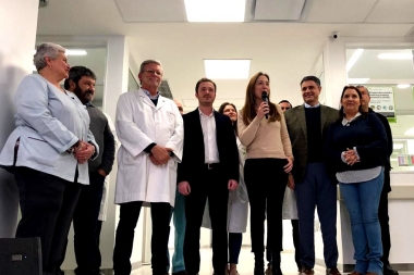 Con discurso de campaña y junto a María Luján Rey, Vidal inauguró guardia de hospital