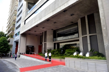 El hotel Grand Brizo de La Plata destapó un conflicto entre la Caja de Médicos y sus afilados
