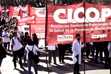 Médicos bonaerenses se declaran “en estado de alerta” y exigen apertura de paritarias