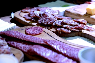 Septiembre de fiestas en la Provincia: salame, cerdo y puchero entre las opciones para este 14 y 15