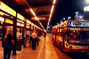 Tras reunión con el gobierno, se levantó el paro de transporte: habrá colectivos de noche