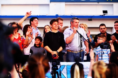 Kicillof llevó su campaña al oeste bonaerense: recorrió Pellegrini, Salliqueló y Casbas