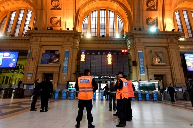 Alberto cruzó al gobierno por el decreto que permite a la Policía pedir DNI en los trenes
