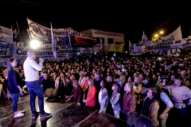 Martiniano cerró su campaña: “Estamos frente a la elección más importante de Quilmes”