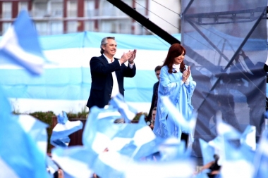 Alberto y Cristina cerraron su campaña en Mar del Plata: “Nunca más en manos del liberalismo”