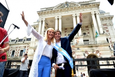 Kicillof y Magario dieron un discurso frente a sus seguidores en las puertas de Gobernación