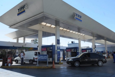 Aranguren confirmó que a partir de hoy el precio de la nafta aumenta un 8%