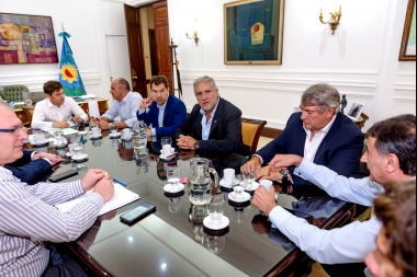 Kicillof se reunió con legisladores e intendentes del massismo para coordinar tareas