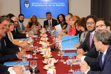 Desde el massismo piden un sistema penal que "regule los delitos que cometen los jóvenes de 14 a  18 años"