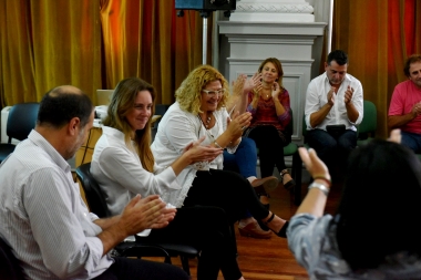 Agustina Vila encabezó el primer encuentro con autoridades de la Dirección de Escuelas