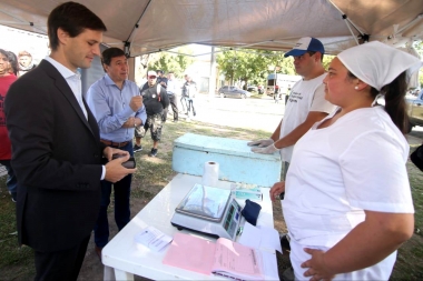 Arroyo y Mantegazza entregaron la Tarjeta AlimentAR en San Vicente: llegará a 4248 personas