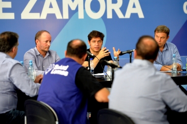 Kicillof recorrió comités de emergencia en municipios y dijo: “Hay que trabajar a contrarreloj”