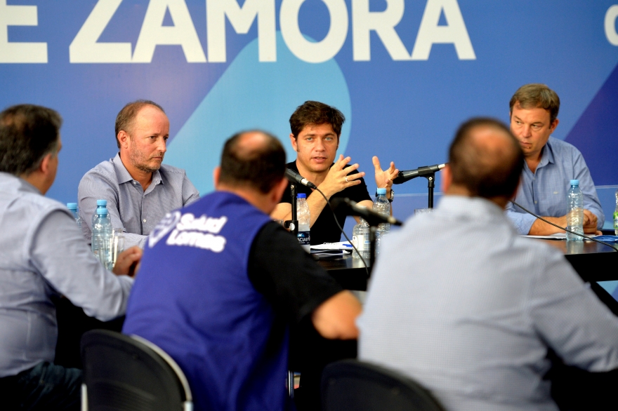 Kicillof recorrió comités de emergencia en municipios y dijo: “Hay que trabajar a contrarreloj”