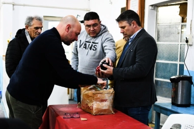 Hourcade presentó nuevos elementos deportivos para Sport Club y Unión de Magdalena