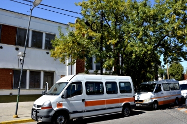 La Plata: taxis, remises y transportes escolares podrán trabajar como delivery y fletes por la cuarentena