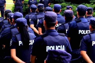 Cinco policías bonaerenses detenidos, acusados de violar a una compañera