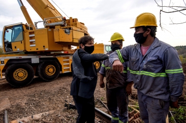 Kicillof visitó Exaltación de la Cruz y participó de la colocación del puente “Cuatro Bocas”