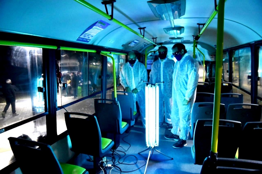 Un sistema de luz ultravioleta para eliminar el Coronavirus los micros en La Plata