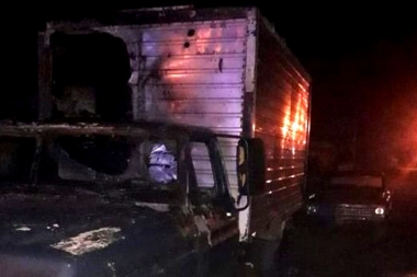 Junin: le prendieron fuego la camioneta a un verdulero que dio positivo a Covid-19