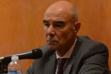 Forzado por la presión, Gómez Centurión salió a pedir disculpas pero no se retractó