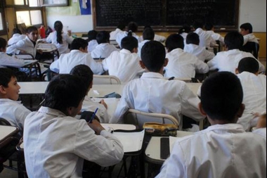 En medio de la tensión paritaria, Provincia oficializó fecha de inicio de clases en Primaria y Secundaria
