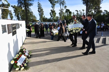 Bahía Blanca: Susbielles encabezó el acto por el 43º aniversario del hundimiento del ARA General Belgrano