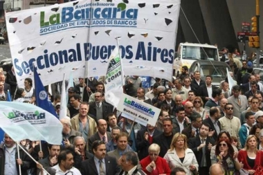 Bancarios anuncian nuevas medidas de fuerza para el jueves y viernes
