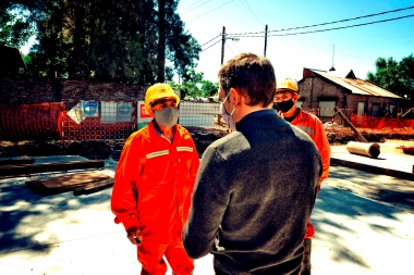 Fernando Gray recorrió distintas obras de pavimentación en Esteban Echeverría