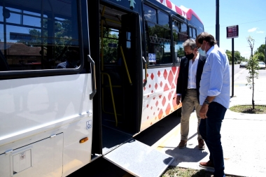 Presentaron en La Plata los nuevos micros de última tecnología, inclusivos y ecológicos