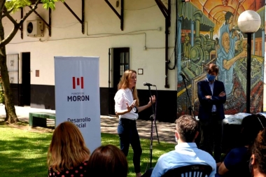 Vila participó de un encuentro con docentes en formación del programa ATR de Morón