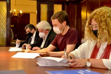 Acuerdo de cooperación entre Provincia y el INCAA: se creará una escuela de cine en Mar del Plata